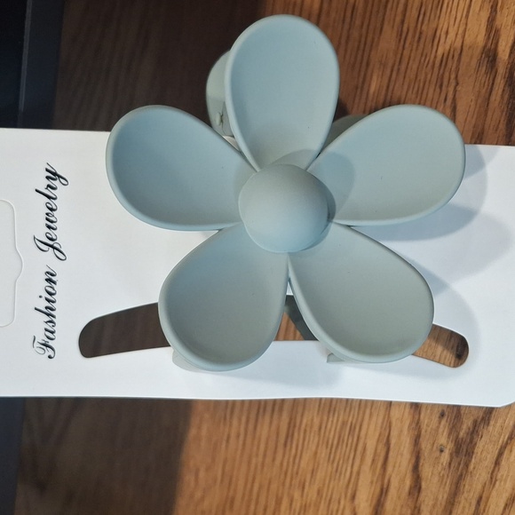 Flower Hair Clip - Picture 7 of 8